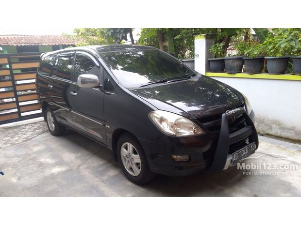Toyota Kijang Innova Mobil bekas dijual di Yogyakarta Toyota Kijang Innova Mobil bekas dijual di Yogyakarta