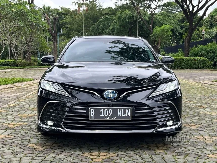 2022 Toyota Camry Hybrid Sedan