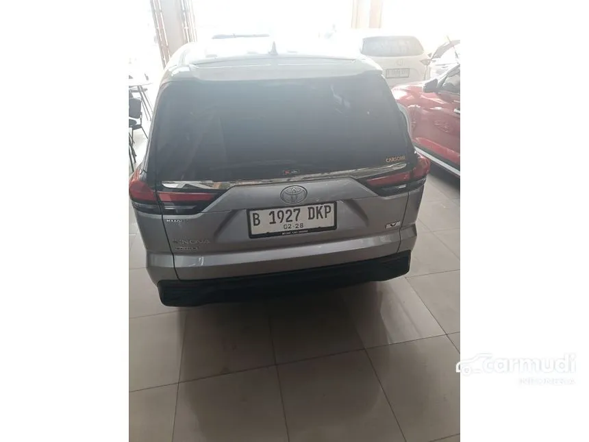 2022 Toyota Kijang Innova Zenix V HV MPV