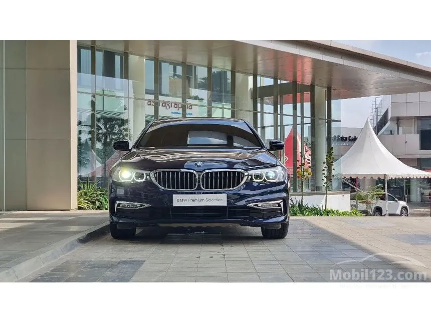 Jual Mobil BMW 530i 2018 Luxury 2.0 di Banten Automatic Sedan Biru Rp 849.000.000