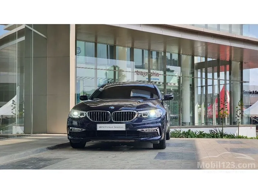 2018 BMW 530i Luxury Sedan