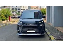 2022 Toyota Voxy 2.0 MPV hitam km 32 ribuan