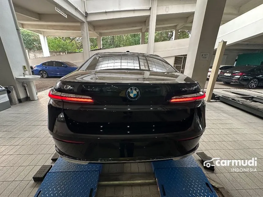 2024 BMW i7 xDrive60 Gran Lusso Sedan