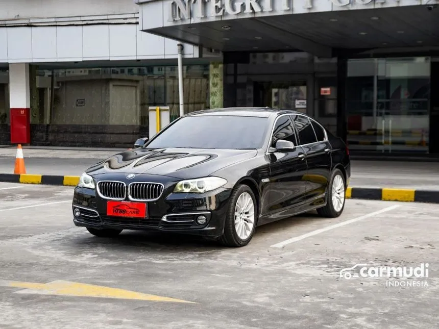 2015 BMW 528i Luxury Sedan