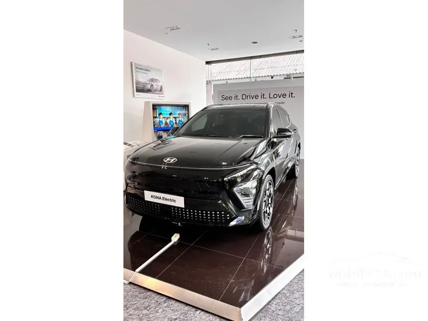 Jual Mobil Hyundai Kona 2024 Electric Long Range Signature di Banten Automatic Wagon Hitam Rp 590.000.000