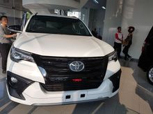 TOYOTA FORTUNER VRZ TRD 2018