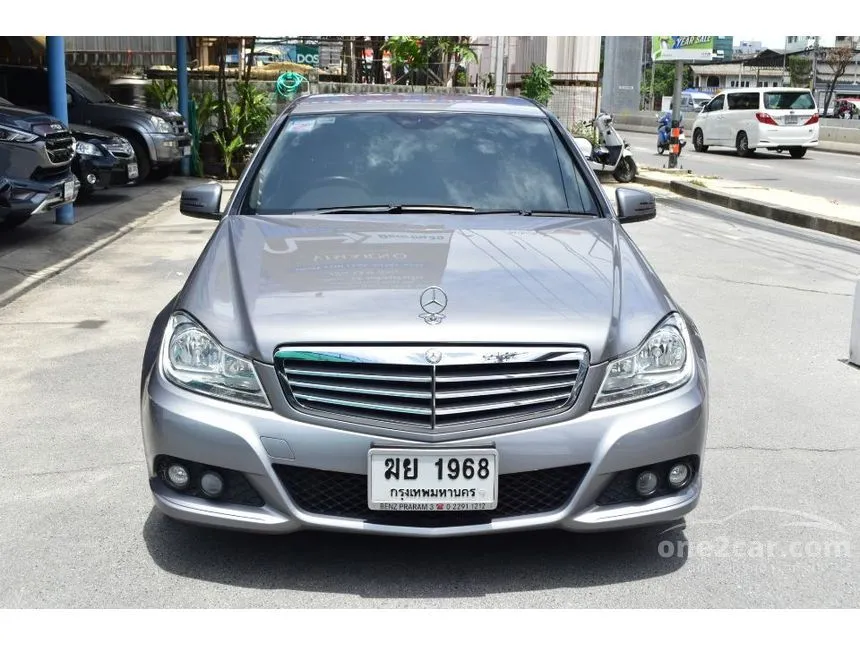 2012 Mercedes-Benz C200 Avantgarde BlueEFFICIENCY Sedan