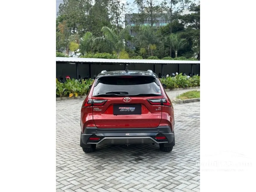 2025 Toyota Yaris Cross S HV SUV