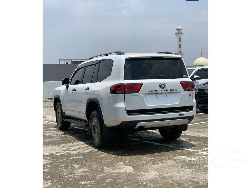 2026 Toyota Land Cruiser 300 GR-S (Premium Colour) SUV