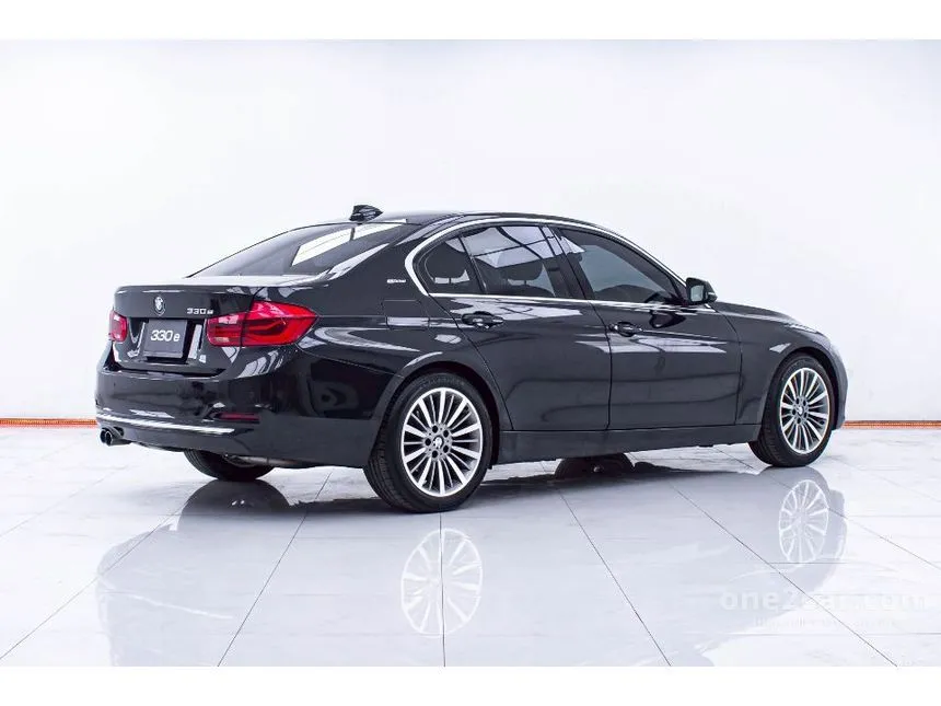 2017 BMW 330e Luxury Sedan