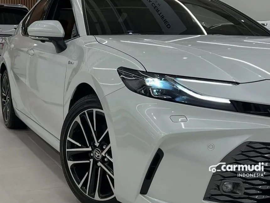 2026 Toyota Camry HEV (Premium Color) Sedan