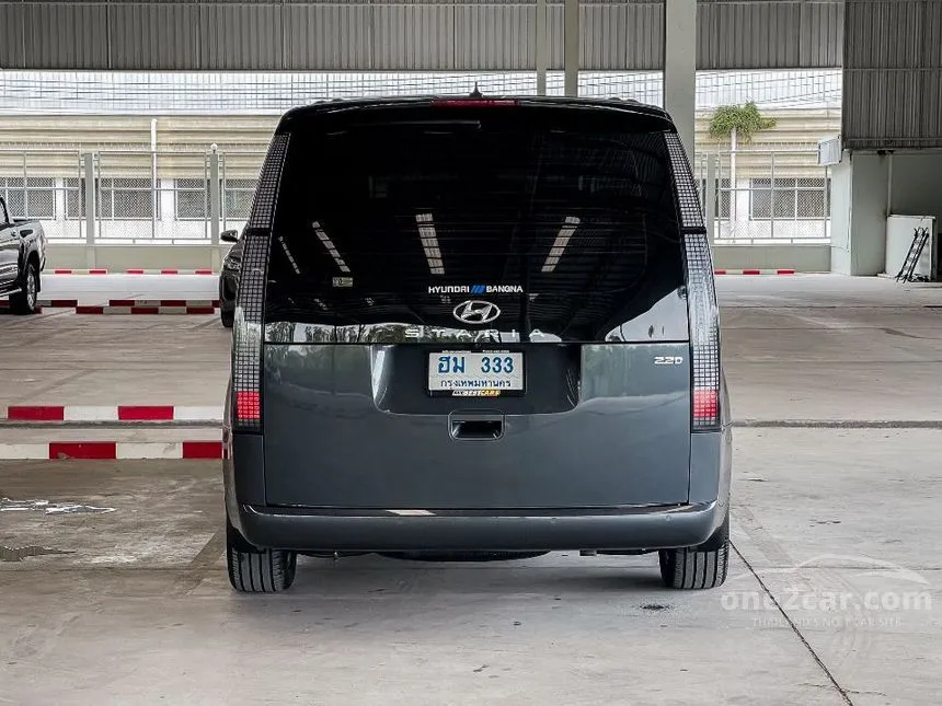 2022 Hyundai Staria SEL Van