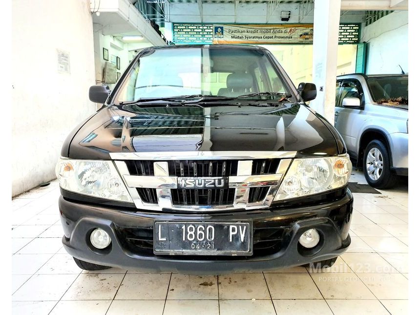 Jual Mobil  Isuzu Panther  2012 LV  2 5 di Jawa Timur Manual 