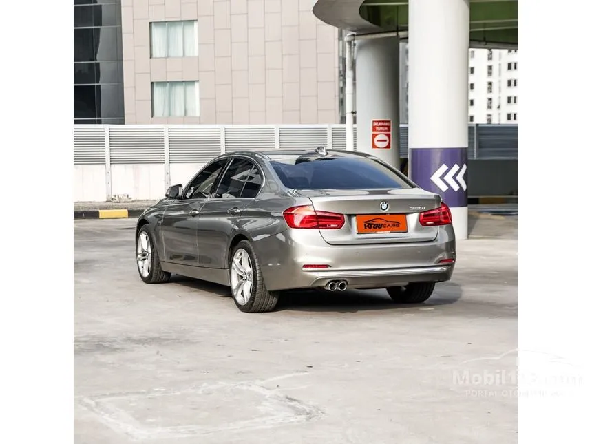 2018 BMW 320i Luxury Sedan