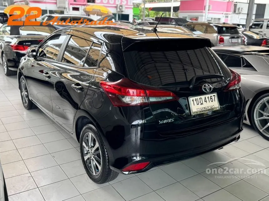 2020 Toyota YARIS Mid Hatchback