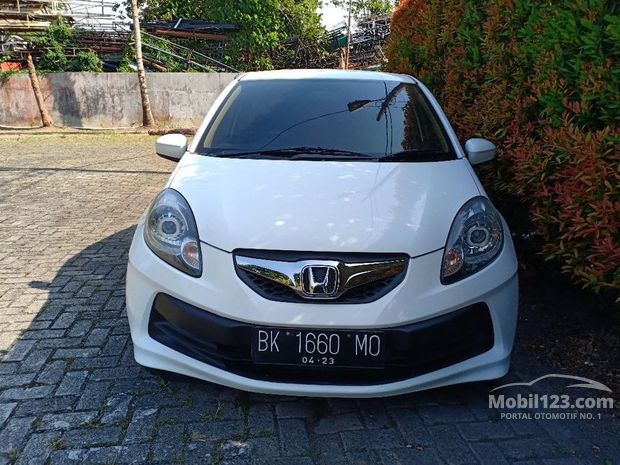 Honda Brio Mobil bekas dijual di Sumatera-utara Indonesia 