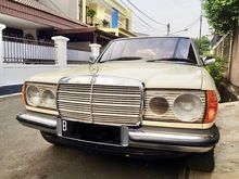 1983 Mercedes-Benz 200 2.0 Sedan